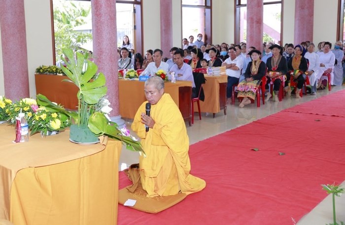 Đại đức Thích Giác Thủy dâng lời tác bạch Đại đức Thích Giác Thủy dâng lời tác bạch