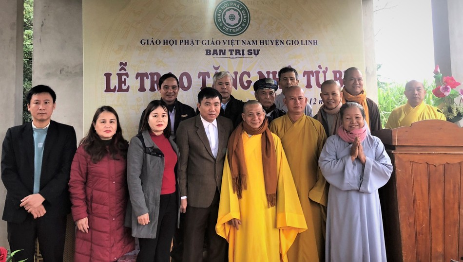 Lễ trao tặng nhà Từ bi đến bà Trần Thị Tằm tại thôn Hà Trung, xã Gio Châu, H.Gio Linh, Quảng Trị Lễ trao tặng nhà Từ bi đến bà Trần Thị Tằm tại thôn Hà Trung, xã Gio Châu, H.Gio Linh, Quảng Trị