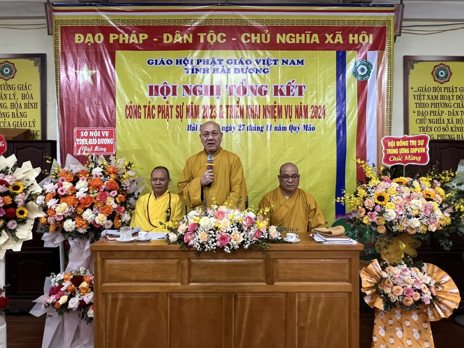 Hòa thượng Thích Quảng Tùng ban đạo từ