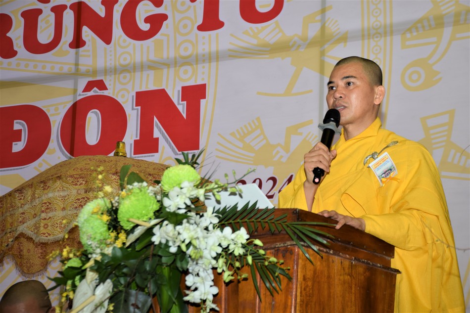 Đại đức Thích Tâm Quang, trụ trì chùa An Đôn phát biểu khai mạc Đại đức Thích Tâm Quang, trụ trì chùa An Đôn phát biểu khai mạc