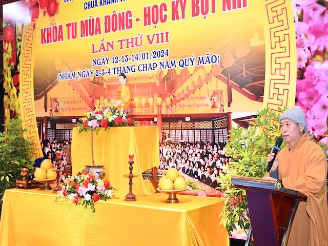 Đại đức Thích Thanh Trường ban huấn từ Đại đức Thích Thanh Trường ban huấn từ