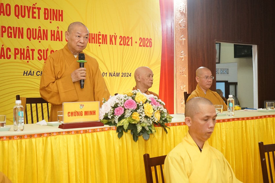 Hòa thượng Thích Từ Nghiêm ban đạo từ Hòa thượng Thích Từ Nghiêm ban đạo từ