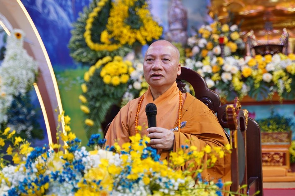 Thượng tọa Thích Chiếu Tuệ giảng dạy về Oai nghi người Phật tử