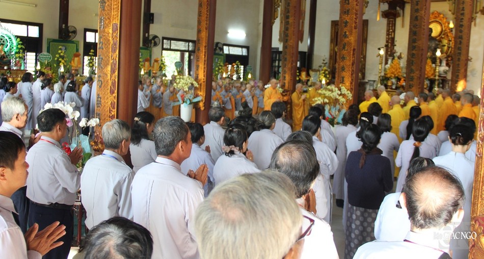 Đông đảo Phật tử tham dự lễ Đông đảo Phật tử tham dự lễ