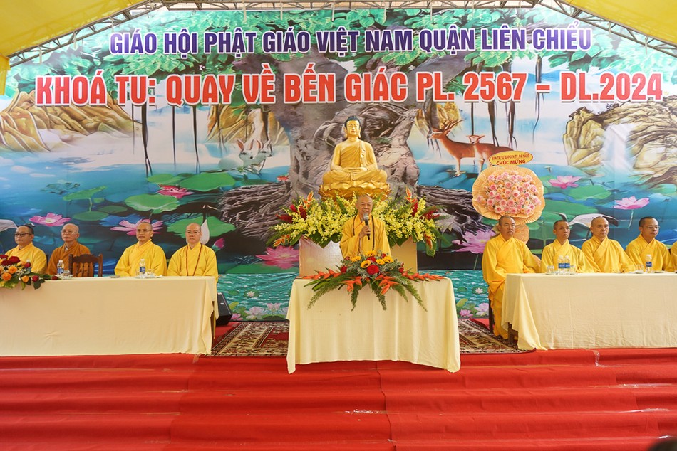 Hòa thượng Thích Từ Nghiêm ban đạo từ Hòa thượng Thích Từ Nghiêm ban đạo từ