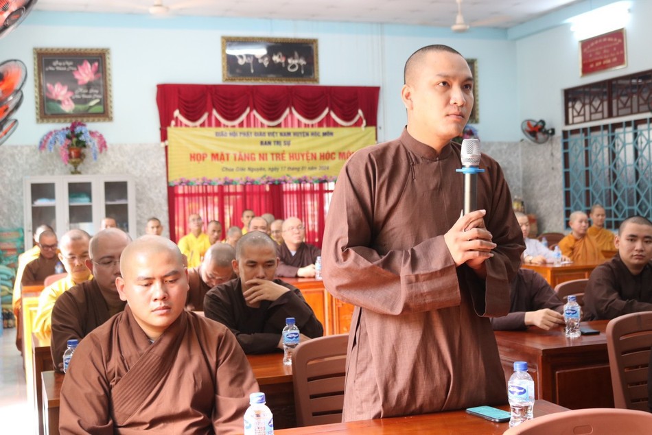 Chư Tăng phát biểu trong buổi Họp mặt Tăng Ni trẻ H.Hóc Môn Chư Tăng phát biểu trong buổi Họp mặt Tăng Ni trẻ H.Hóc Môn