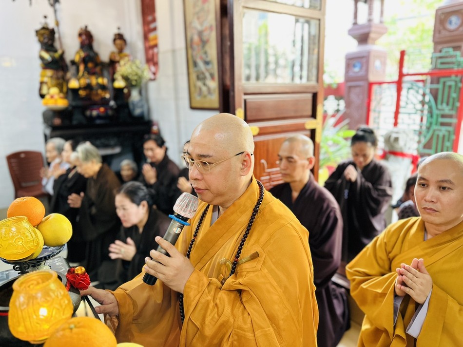 Thượng tọa Thích Minh Nhựt dâng lời tác bạch Thượng tọa Thích Minh Nhựt dâng lời tác bạch