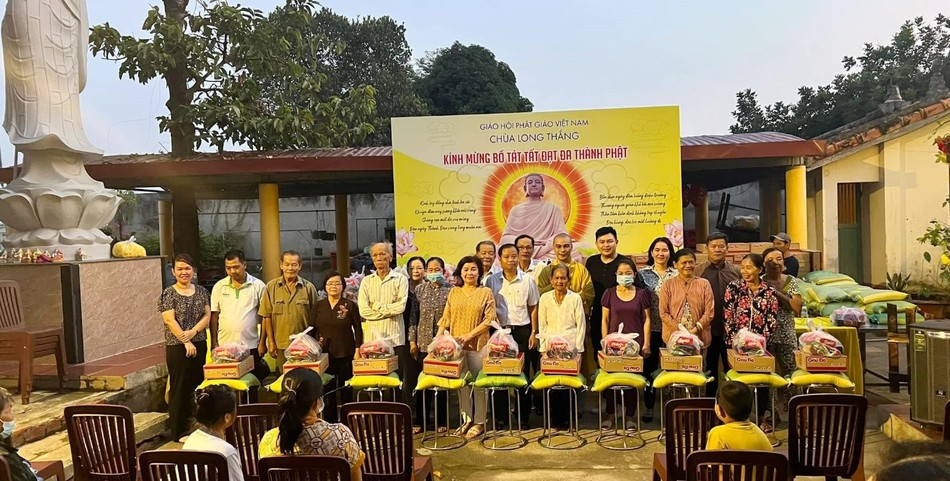Chùa Long Thắng và các mạnh thường quân trao quà đến các hộ nghèo trên địa bàn xã Thạnh Hội Chùa Long Thắng và các mạnh thường quân trao quà đến các hộ nghèo trên địa bàn xã Thạnh Hội