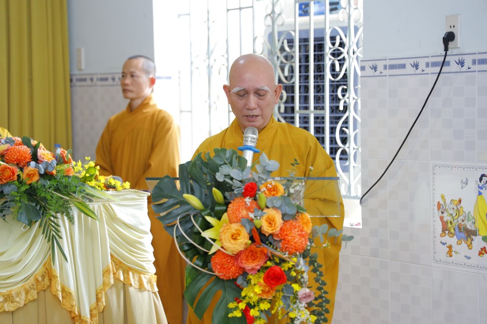 Thượng tọa Thích Thông Đức báo cáo hoạt động quỹ thu chi và công tác từ thiện của Phật giáo Q.Tân Bình Thượng tọa Thích Thông Đức báo cáo hoạt động quỹ thu chi và công tác từ thiện của Phật giáo Q.Tân Bình