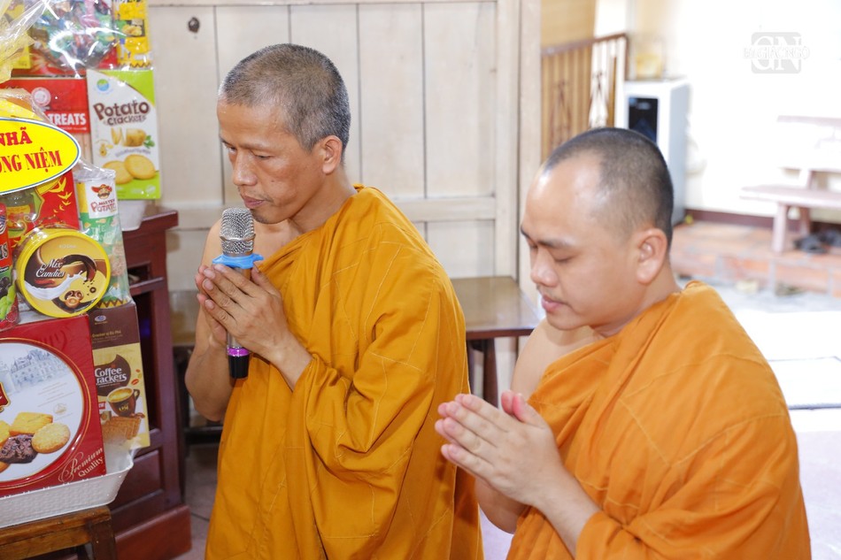 Đại đức Thích Minh Phú, quản sự tịnh xá Ngọc Chánh tác bạch tri ân chư tôn đức Đại đức Thích Minh Phú, quản sự tịnh xá Ngọc Chánh tác bạch tri ân chư tôn đức