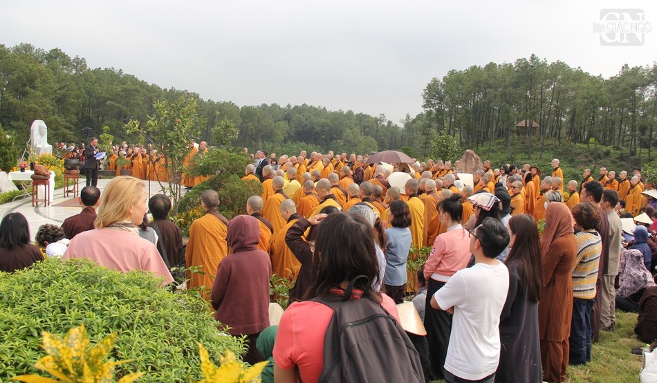 Tứ chúng Làng Mai về bên Thầy