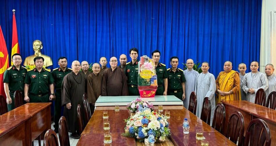 Thăm, tặng quà chúc Tết đến Ban Chỉ huy Quân sự Q.Tân Bình Thăm, tặng quà chúc Tết đến Ban Chỉ huy Quân sự Q.Tân Bình