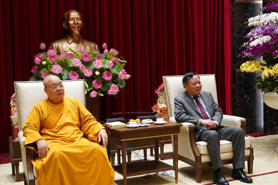 Trưởng lão Hòa thượng Thích Thanh Nhiễu cùng ông Nguyễn Văn Phong Trưởng lão Hòa thượng Thích Thanh Nhiễu cùng ông Nguyễn Văn Phong