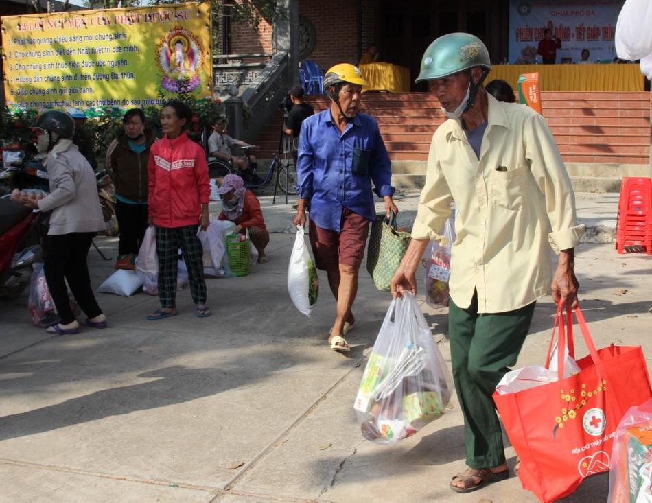 Người dân tham gia "Phiên chợ 0 đồng" Người dân tham gia "Phiên chợ 0 đồng"