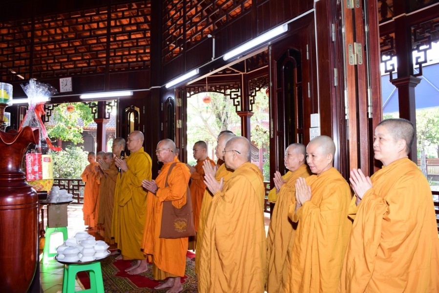 Chư Tăng Ni Giáo đoàn VI tại tác bạch đảnh lễ tại tổ đình Minh Đăng Quang (Vĩnh Long)