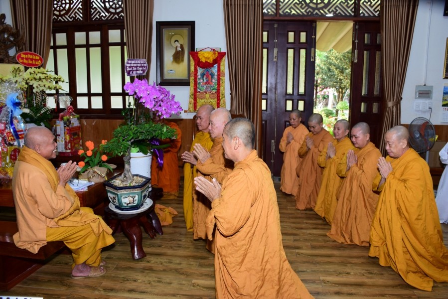 Đảnh lễ khánh tuế Hòa thượng Thích Giác Toàn tại pháp viện Minh Đăng Quang