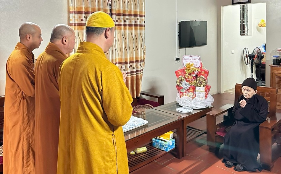 Khánh tuế Ni trưởng Thích Đàm Nhung tại chùa Tranh Khánh tuế Ni trưởng Thích Đàm Nhung tại chùa Tranh