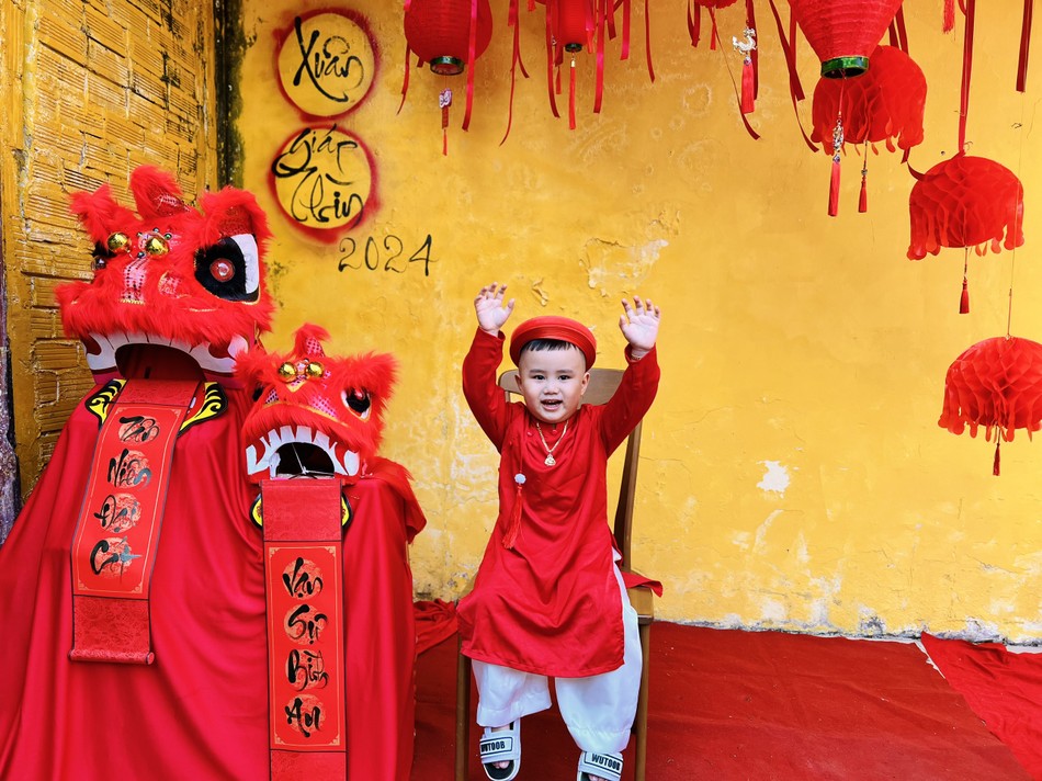 Nụ cười trẻ thơ đón chào năm mới