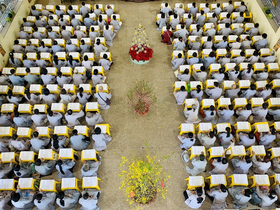 Đông đảo Phật tử về chùa Vạn Đức tham dự pháp hội tụng kinh Pháp hoa