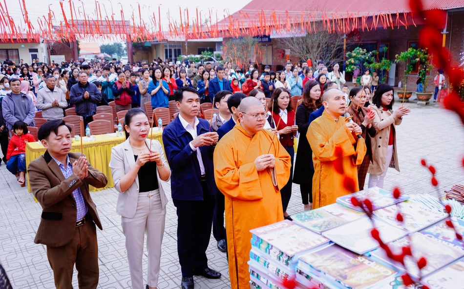 Lễ khai bút, khai niên tại chùa Chí Linh Lễ khai bút, khai niên tại chùa Chí Linh