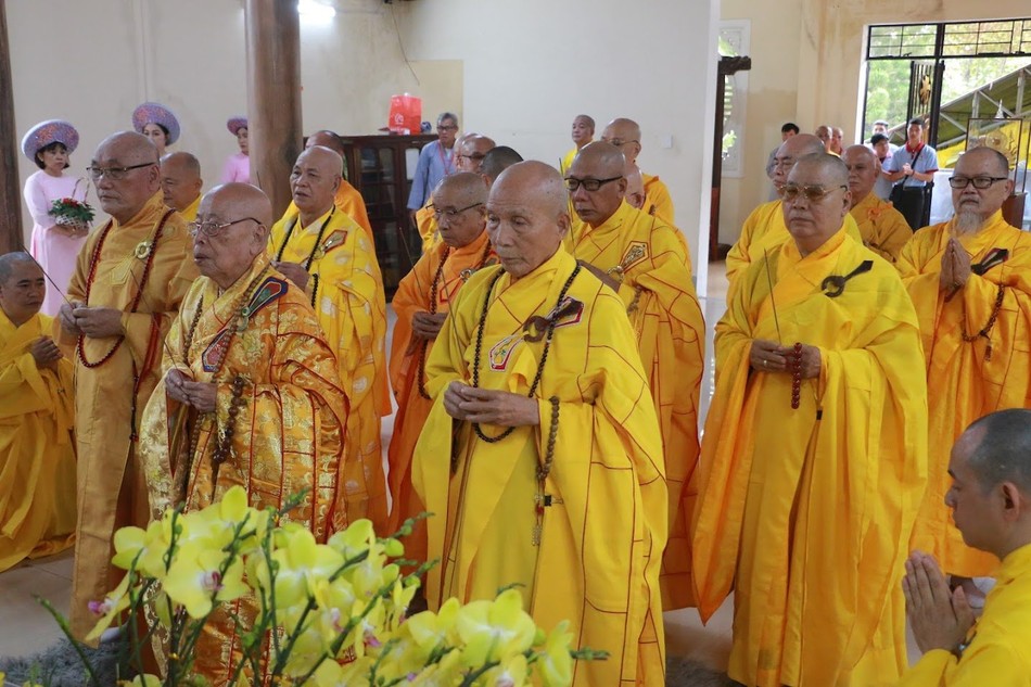 Chư tôn giáo phẩm dâng hương tưởng niệm Chư tôn giáo phẩm dâng hương tưởng niệm