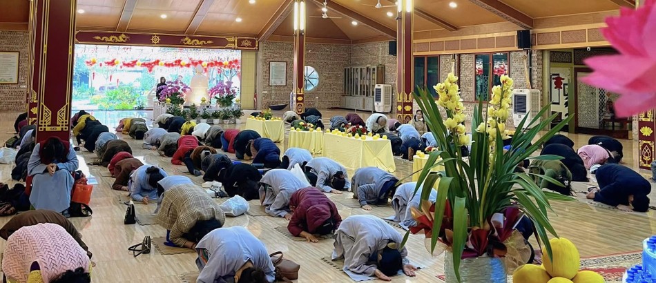 Thực hành những oai nghi cần thiết của người Phật tử Thực hành những oai nghi cần thiết của người Phật tử