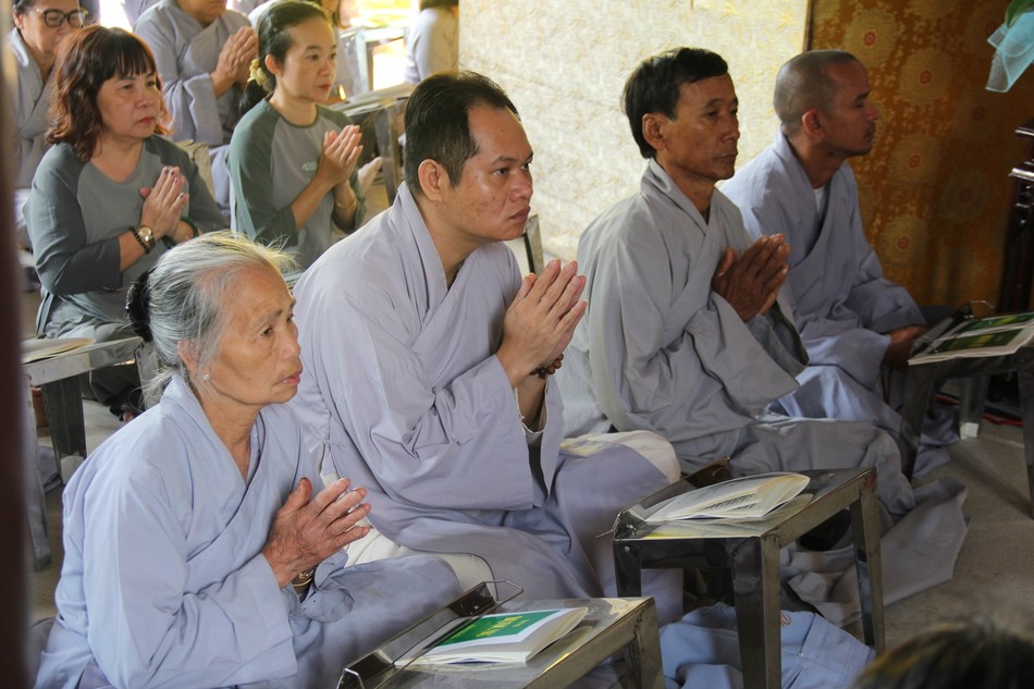 Phật tử các giới tham dự Pháp hội Dược Sư thất châu tại tổ đình Từ Đàm