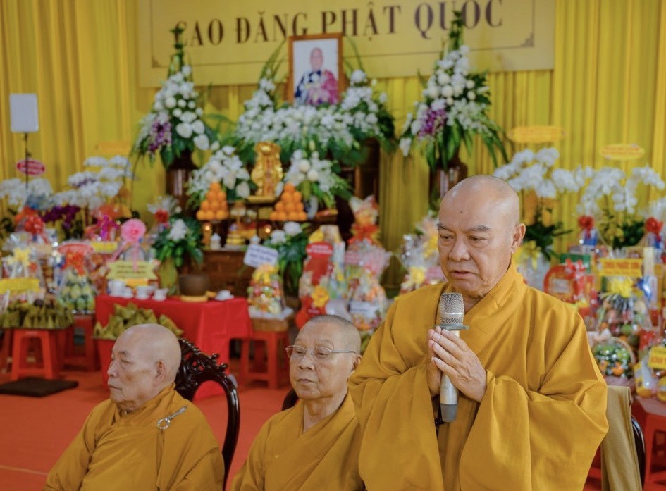 Hòa thượng Thích Nhựt Hỷ, Phó ban Trị sự kiêm Trưởng ban Hoằng pháp GHPGVN TP.HCM ban đạo từ Hòa thượng Thích Nhựt Hỷ, Phó ban Trị sự kiêm Trưởng ban Hoằng pháp GHPGVN TP.HCM ban đạo từ