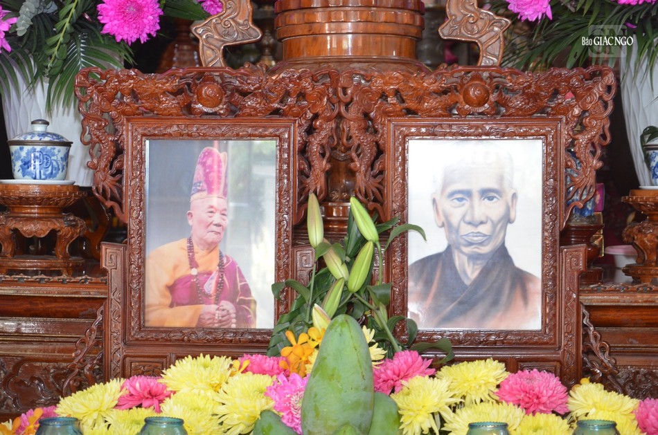 Di ảnh Quốc sư Phước Huệ (phải) và Trưởng lão Hòa thượng Thích Bảo An Di ảnh Quốc sư Phước Huệ (phải) và Trưởng lão Hòa thượng Thích Bảo An