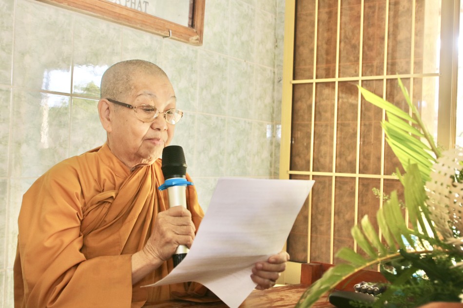Ni trưởng Thích nữ Viên Liên phát biểu khai mạc Ni trưởng Thích nữ Viên Liên phát biểu khai mạc