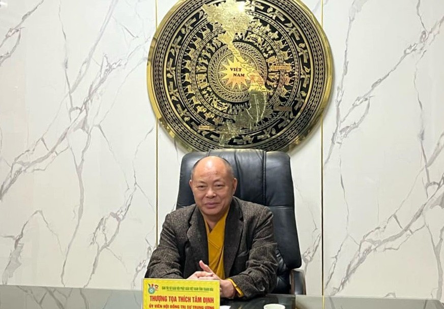 Thượng tọa Thích Tâm Định phát biểu đúc kết phiên họp