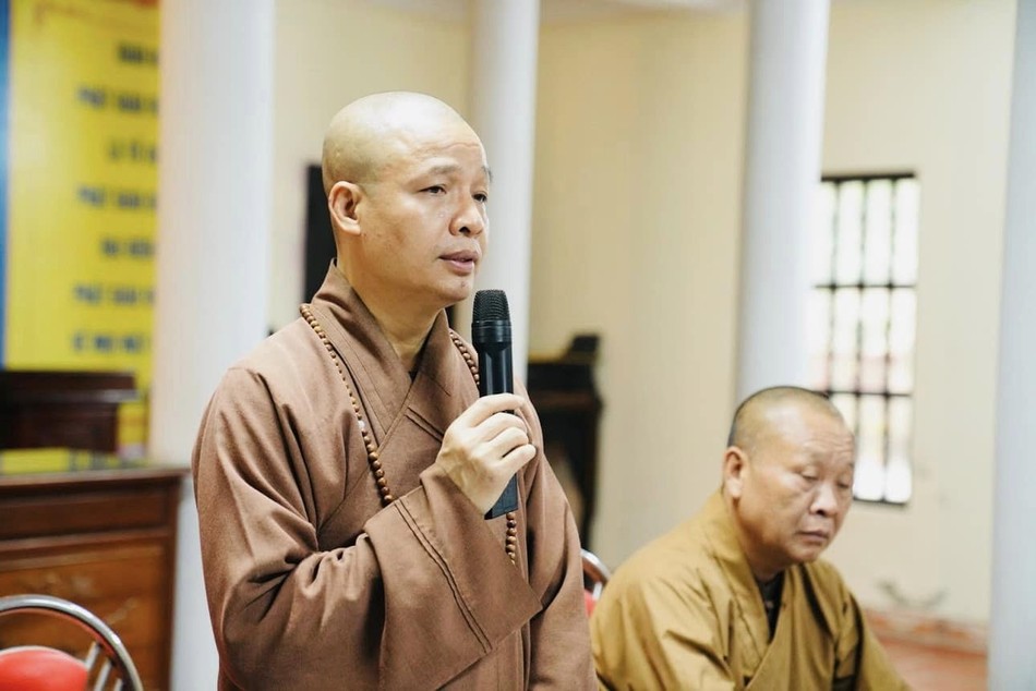 Thượng tọa Thích Minh Quang chủ trì phiên họp Thượng tọa Thích Minh Quang chủ trì phiên họp