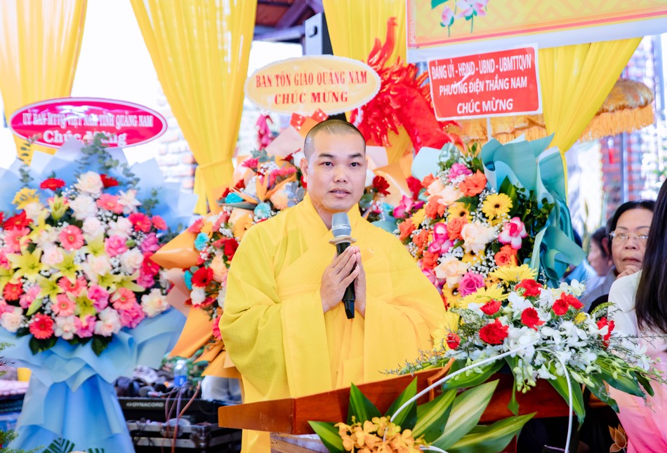 Đại đức Thích Viên Quán công bố quyết định bổ nhiệm trụ trì chùa Từ Tôn Đại đức Thích Viên Quán công bố quyết định bổ nhiệm trụ trì chùa Từ Tôn