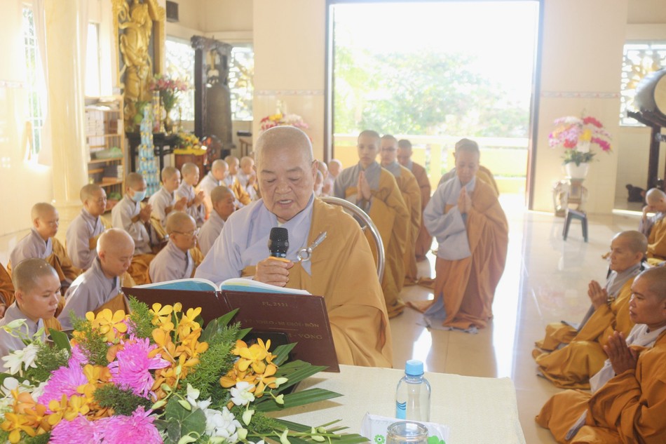 Ni trưởng Thích nữ Như Phương thuyết giới Ni trưởng Thích nữ Như Phương thuyết giới