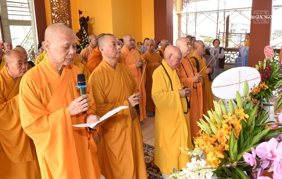 Nhất tâm cầu nguyện Giác linh Hòa thượng cao đăng thượng phẩm Nhất tâm cầu nguyện Giác linh Hòa thượng cao đăng thượng phẩm