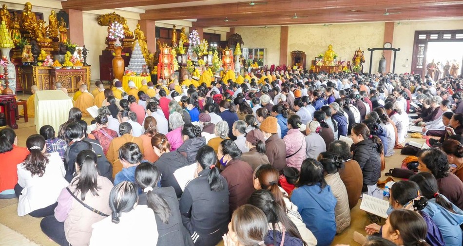 Đông đảo Phật tử về dự lễ Đông đảo Phật tử về dự lễ