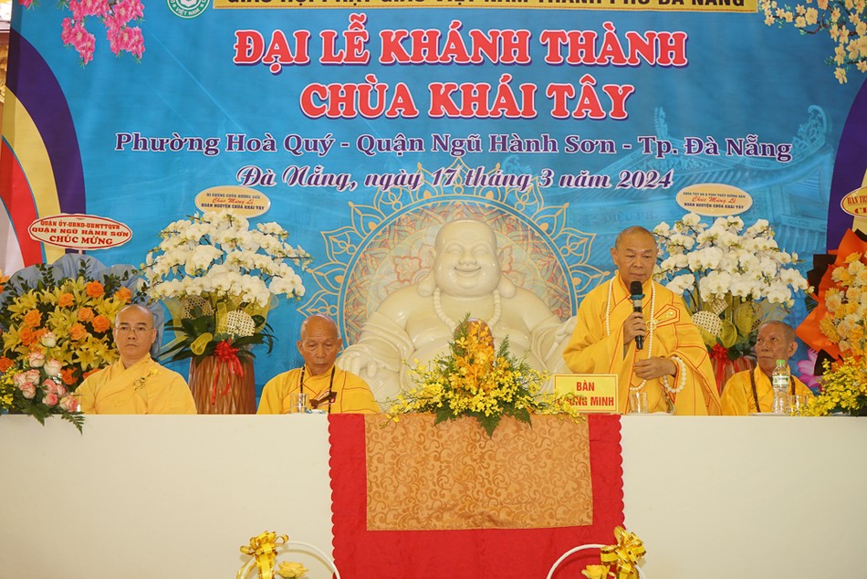 Hòa thượng Thích Từ Nghiêm ban đạo từ Hòa thượng Thích Từ Nghiêm ban đạo từ