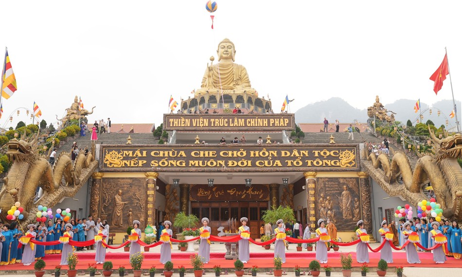 Cắt băng khánh thành Cắt băng khánh thành