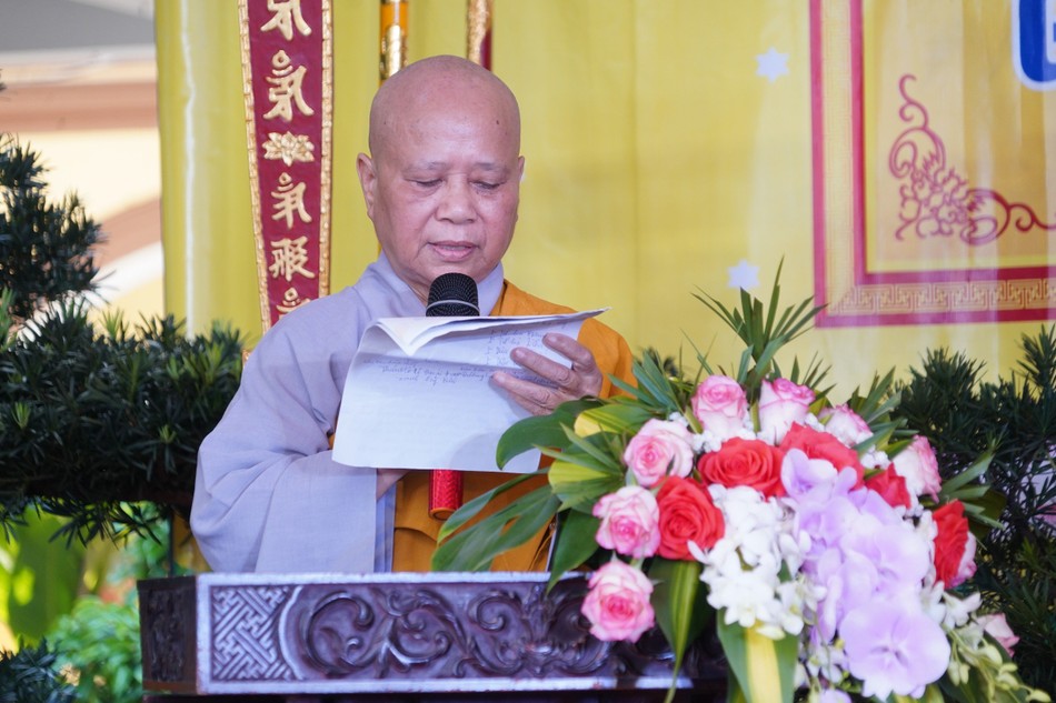 Ni trưởng Thích nữ Giải Thiện phát biểu khai mạc Ni trưởng Thích nữ Giải Thiện phát biểu khai mạc