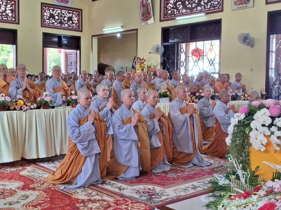 Chư Ni tham dự buổi lễ Chư Ni tham dự buổi lễ