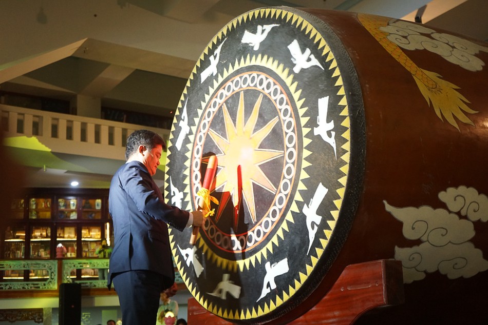 Ông Nguyễn Hòa, Phó Bí thư Quận ủy, Chủ tịch UBND Q.Ngũ Hành Sơn, Phó ban Tổ chức lễ hội đánh trống khai hội Ông Nguyễn Hòa, Phó Bí thư Quận ủy, Chủ tịch UBND Q.Ngũ Hành Sơn, Phó ban Tổ chức lễ hội đánh trống khai hội