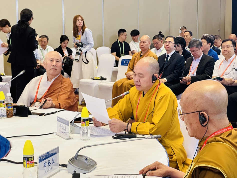 Thượng tọa Thích Đức Thiện phát biểu tham luận tại phiên hội thảo chủ đề “Hòa hợp tôn giáo và hiểu biết lẫn nhau của các nền văn minh” Thượng tọa Thích Đức Thiện phát biểu tham luận tại phiên hội thảo chủ đề “Hòa hợp tôn giáo và hiểu biết lẫn nhau của các nền văn minh”