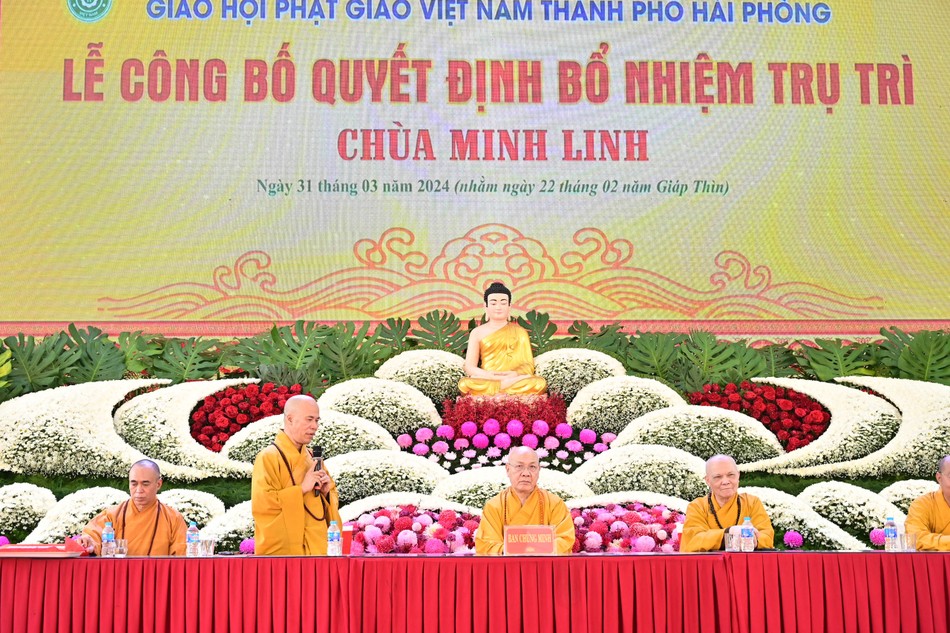 Thượng tọa Thích Tục Bách sách tấn đệ tử Thượng tọa Thích Tục Bách sách tấn đệ tử