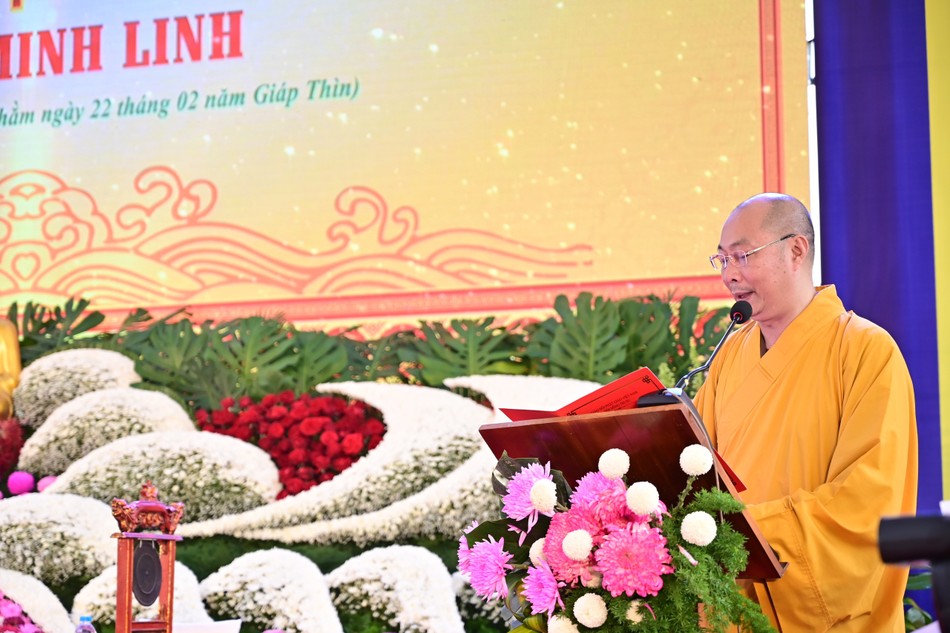 Thượng tọa Thích Tục Minh công bố quyết định bổ nhiệm trụ trì chùa Minh Linh Thượng tọa Thích Tục Minh công bố quyết định bổ nhiệm trụ trì chùa Minh Linh