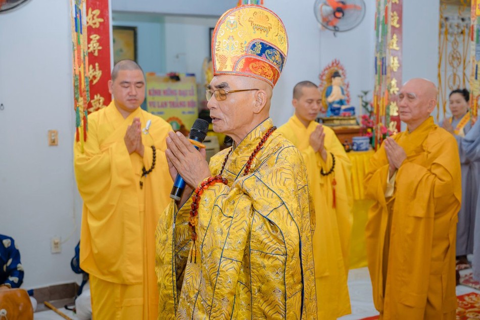 Hòa thượng Thích Tâm Thanh, sám chủ lễ cung tiến Giác linh Hòa thượng Thích Tâm Thanh, sám chủ lễ cung tiến Giác linh