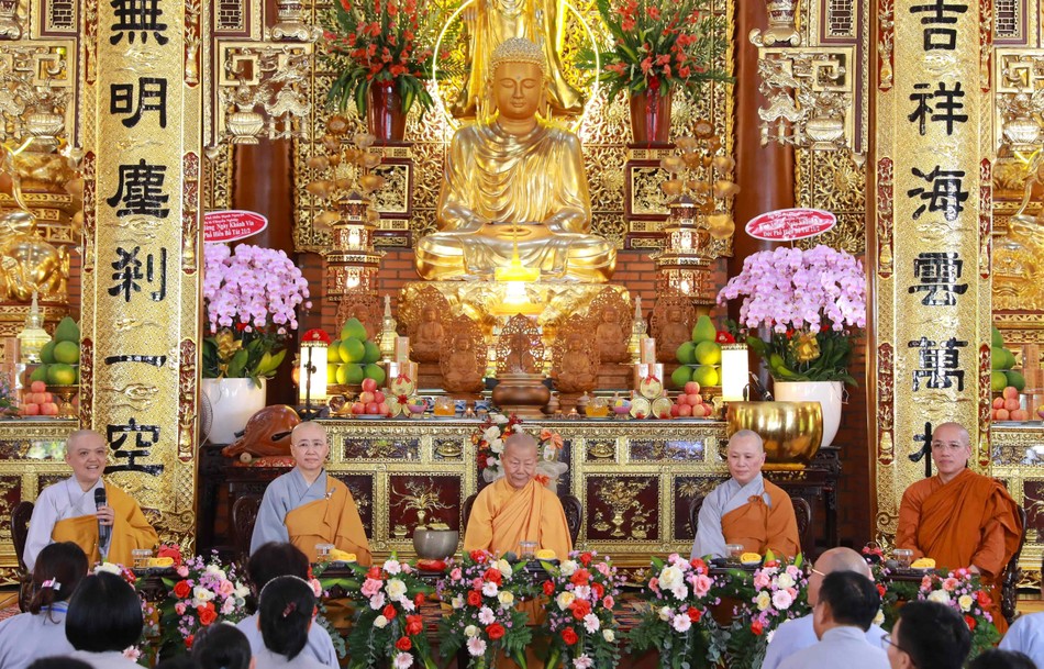 Chư tôn đức Ni tham dự buổi tọa đàm Chư tôn đức Ni tham dự buổi tọa đàm