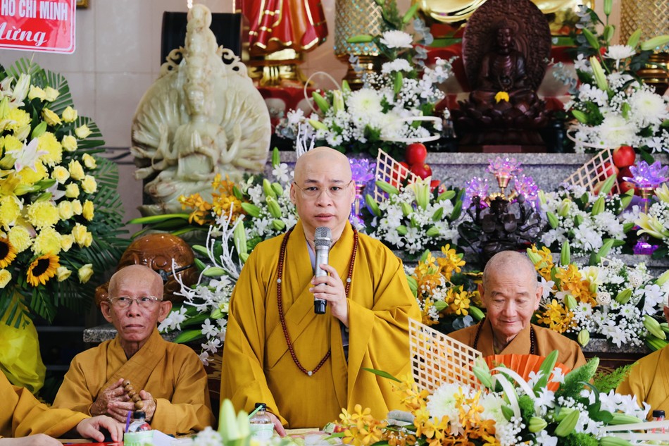 Thượng toạ Thích Minh Nhựt phát biểu cảm tạ Thượng toạ Thích Minh Nhựt phát biểu cảm tạ