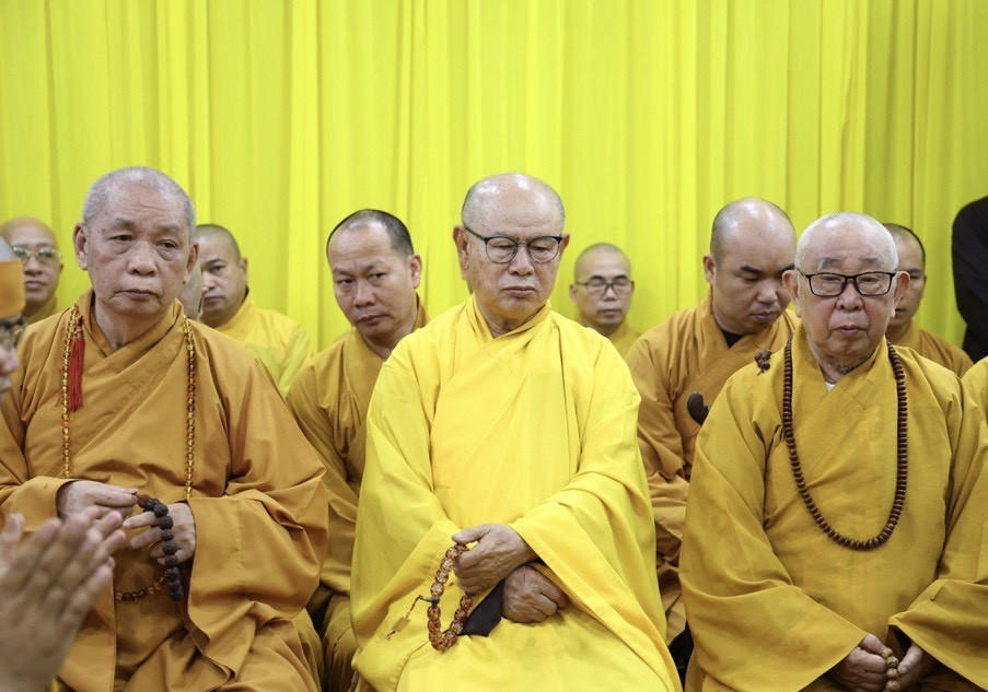 Chư tôn giáo phẩm chứng minh buổi lễ Chư tôn giáo phẩm chứng minh buổi lễ