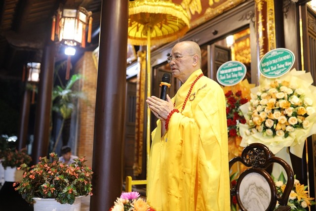 Hòa thượng Thích Huệ Phước ban huấn từ