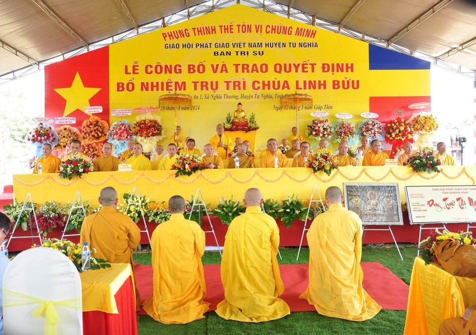 Chư tôn đức chứng minh buổi lễ